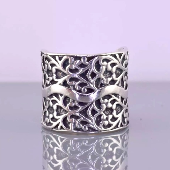 Silpada Vintage Rare Sterling Silver
Beautiful Filigree, Scrolled Vine Ring - Picture 7 of 8